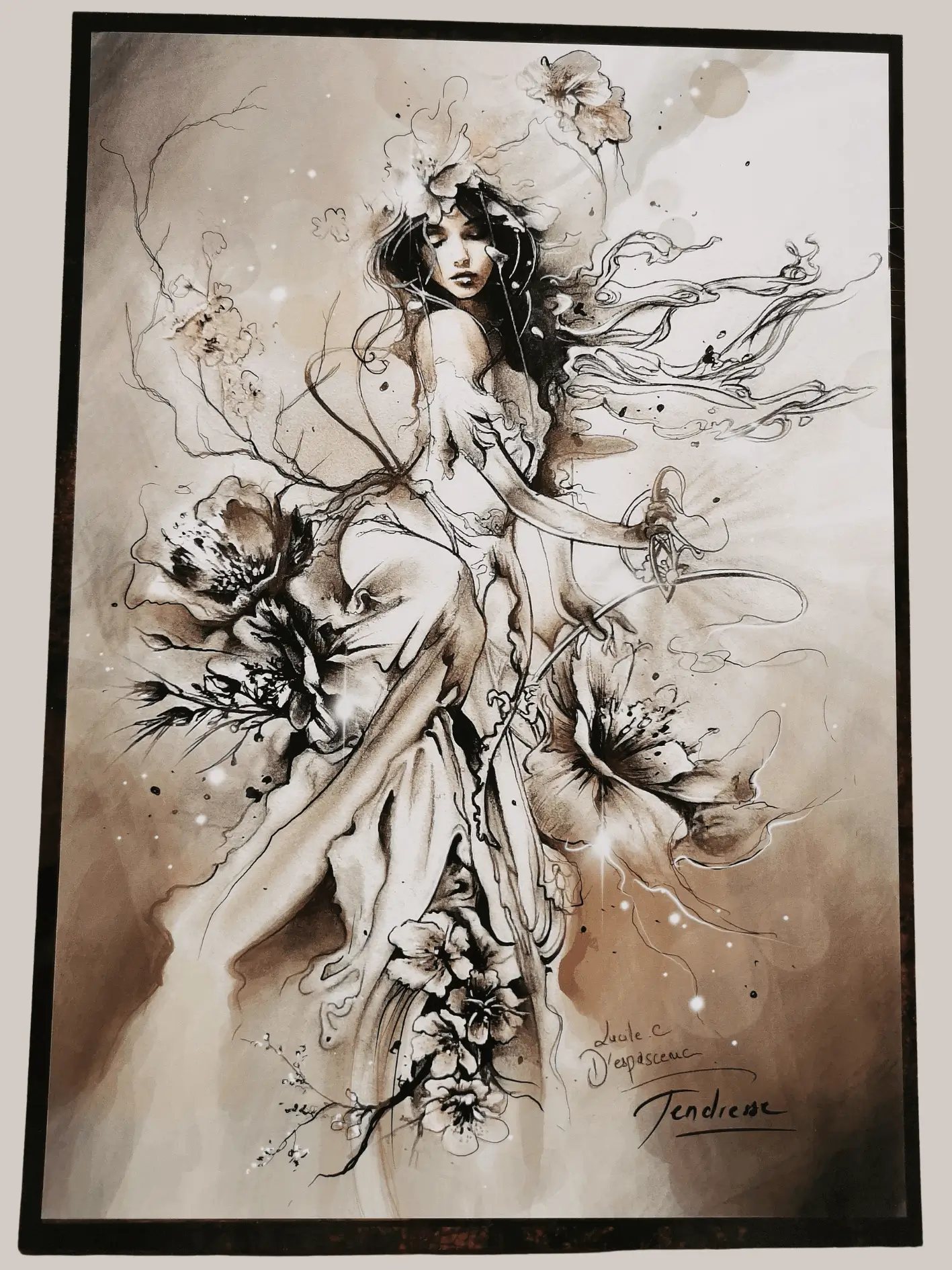 Tendresse Florale - Illustration de femme et fleurs, style bohème, sépia et romantique - Print Lucile Espascenic Tattoo