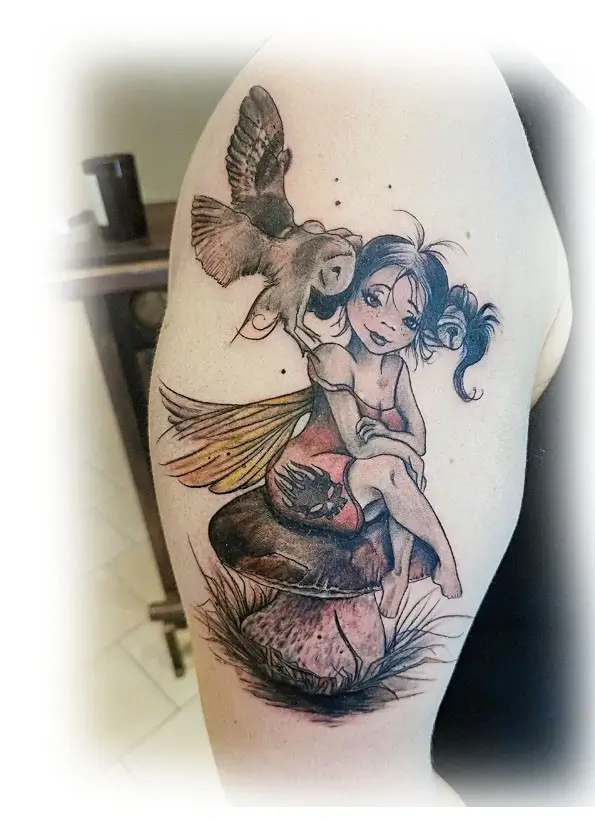 Tatouage femme assit sur un champignon - Espascenic